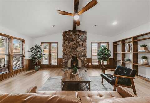 916 S 25th PL, Rogers, AR 72758