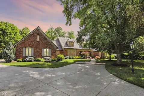 8661 Williamshire W Drive, Indianapolis, IN 46260