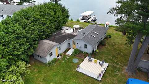 89 Narragansett Ave, Lanesborough, MA 01237