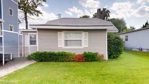 27130 Lanse Cruese, Harrison, MI 48045