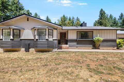 180 White Oak Drive, Cave Junction, OR 97523