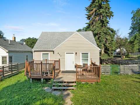 637 NE 11th St., Minot, ND 58703