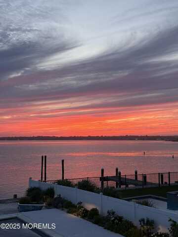 24 Park Road, Monmouth Beach, NJ 07750