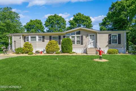 9 Copperfield Drive, Cream Ridge, NJ 08514