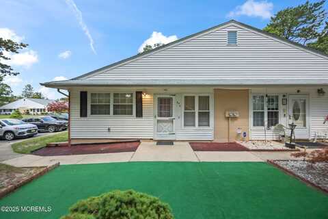 34 B Crestwood Court, Whiting, NJ 08759