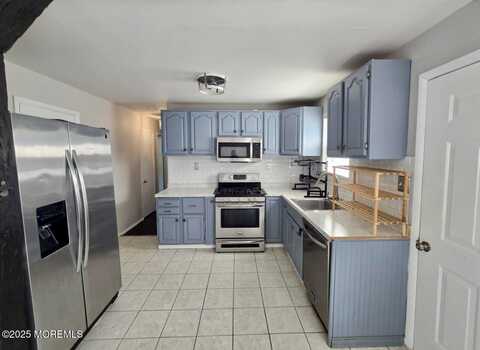 251 Pennant Avenue, Beachwood, NJ 08722