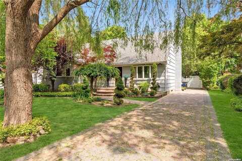 7 Henry Street, Great Neck, NY 11023