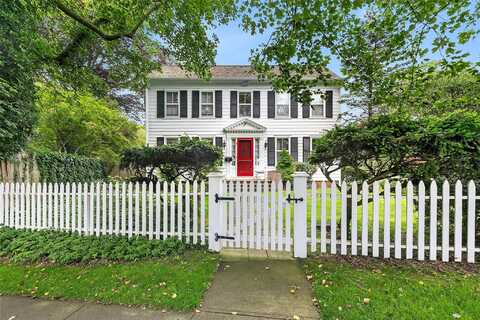 195 Main Street, East Hampton, NY 11937