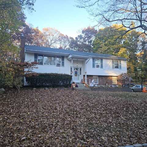 42 Noahs Path, Rocky Point, NY 11778