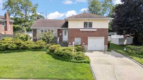 18 Sylvia Road, Plainview, NY 11803