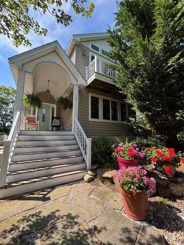 155 2nd Avenue, Peconic, NY 11958
