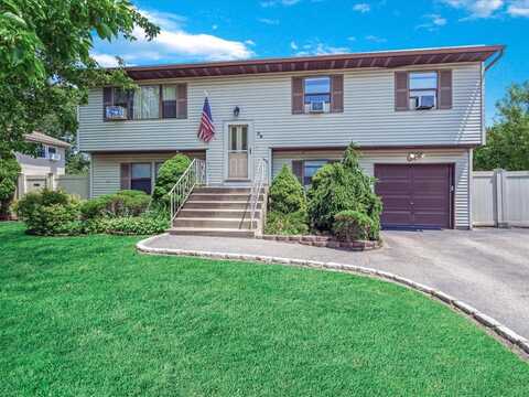26 S Shore Court, Islip, NY 11751