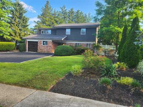 15 Glen Lane, Kings Park, NY 11754