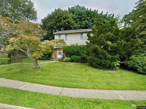 6 E Park Court, Old Bethpage, NY 11804