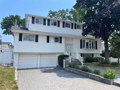 9 Sea Wall Lane, Bayville, NY 11709
