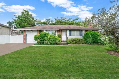 20 Bowling Lane, Deer Park, NY 11729