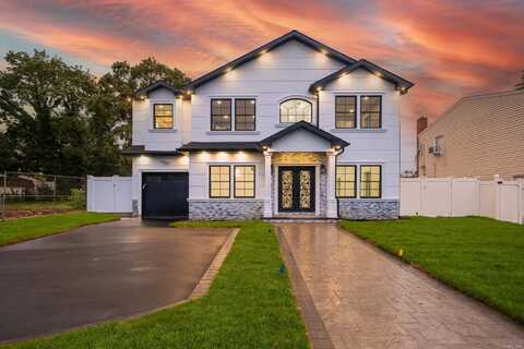 12 Hoover Lane, Bethpage, NY 11714