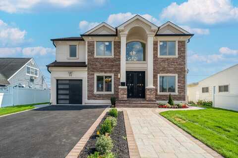 22 Sleepy Lane, Hicksville, NY 11801