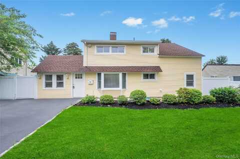 33 Beacon Lane, Hicksville, NY 11801