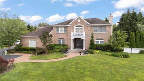 12 Caumsett Farms Lane, Woodbury, NY 11797