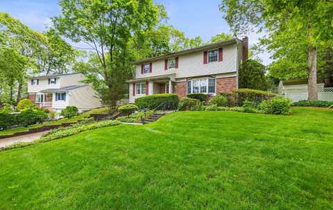 9 Gull Drive, Hauppauge, NY 11788