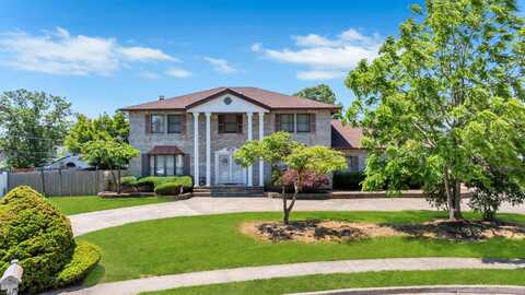 2 Eleanors Cove, Lake Grove, NY 11755