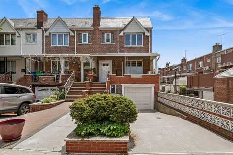 81-12 62nd Avenue, Middle Village, NY 11379
