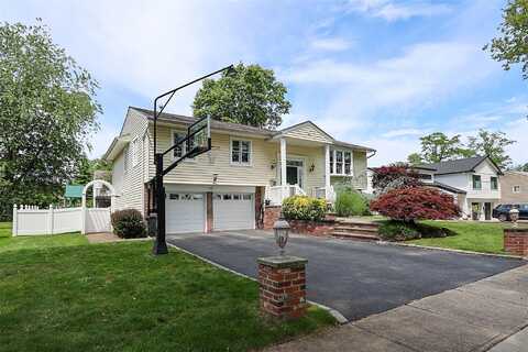 112 Ursula Drive, Roslyn, NY 11576