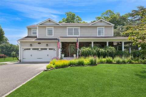 40 Spray Court, Bayport, NY 11705