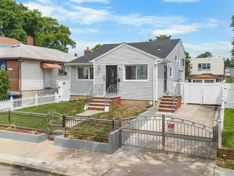 7-11 123, College Point, NY 11356
