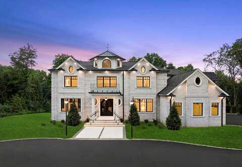 26 Saint Andrews Court, Old Westbury, NY 11568