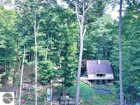 10520 S DALZELL ROAD, TRAVERSE CITY, MI 49684