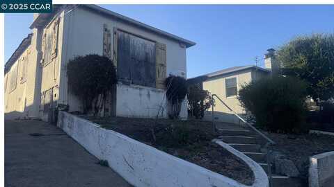 2207 17TH AVE, Oakland, CA 94606
