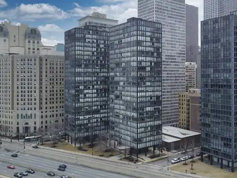 880 N Lake Shore Drive, Chicago, IL 60611