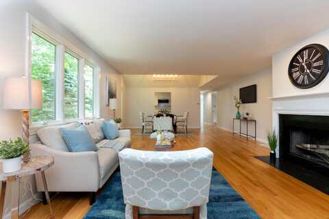 9 Pebble Beach Avenue, Mashpee, MA 02649