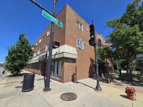 6400 N Sacramento Avenue, Chicago, IL 60645