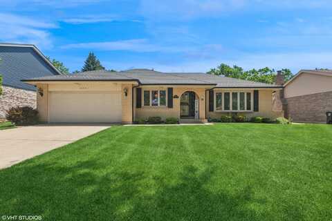 8261 Meadowwood Avenue, Woodridge, IL 60517