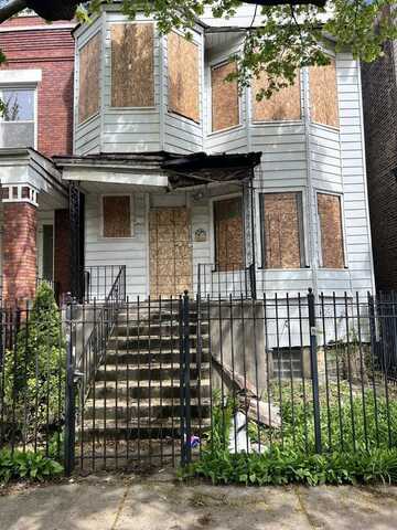 8035 S Houston Avenue, Chicago, IL 60617