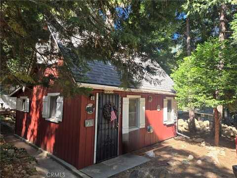 25035 Moon Drive, Crestline, CA 92325