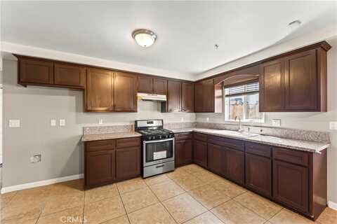 6102 S San Pedro Street, Los Angeles, CA 90003