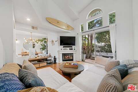 6477 Zuma View Pl, Malibu, CA 90265