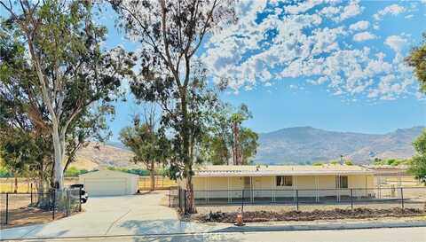 312 N Warren Road, San Jacinto, CA 92582