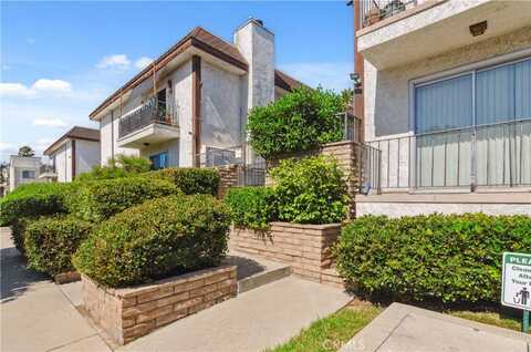 8544 Independence Avenue, Canoga Park, CA 91304