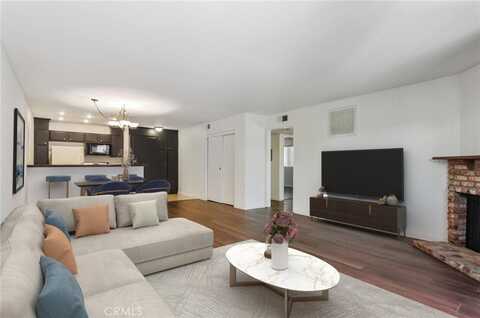 8544 Independence Avenue, Canoga Park, CA 91304