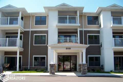 809 7th Avenue N, Clear Lake, IA 50428