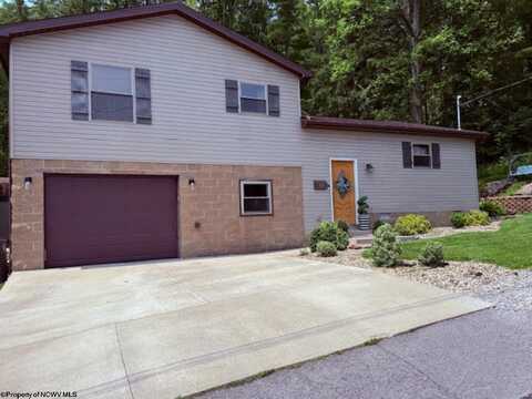 409 4th Avenue, Nutter Fort, WV 26301