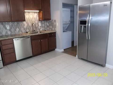 2300 TWELVE OAKS Drive unit: E7, Orange Park, FL 32065