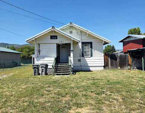 707 4TH ST W, CHEWELAH, WA 99109
