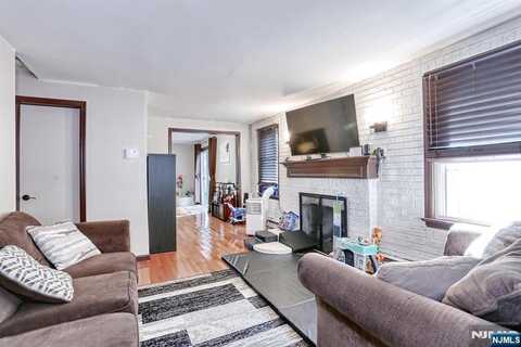 40 Longview Avenue, Troy Hills, NJ 07034