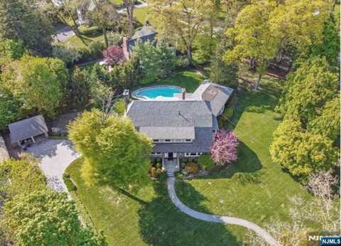 520 Heights Road, Ridgewood, NJ 07450